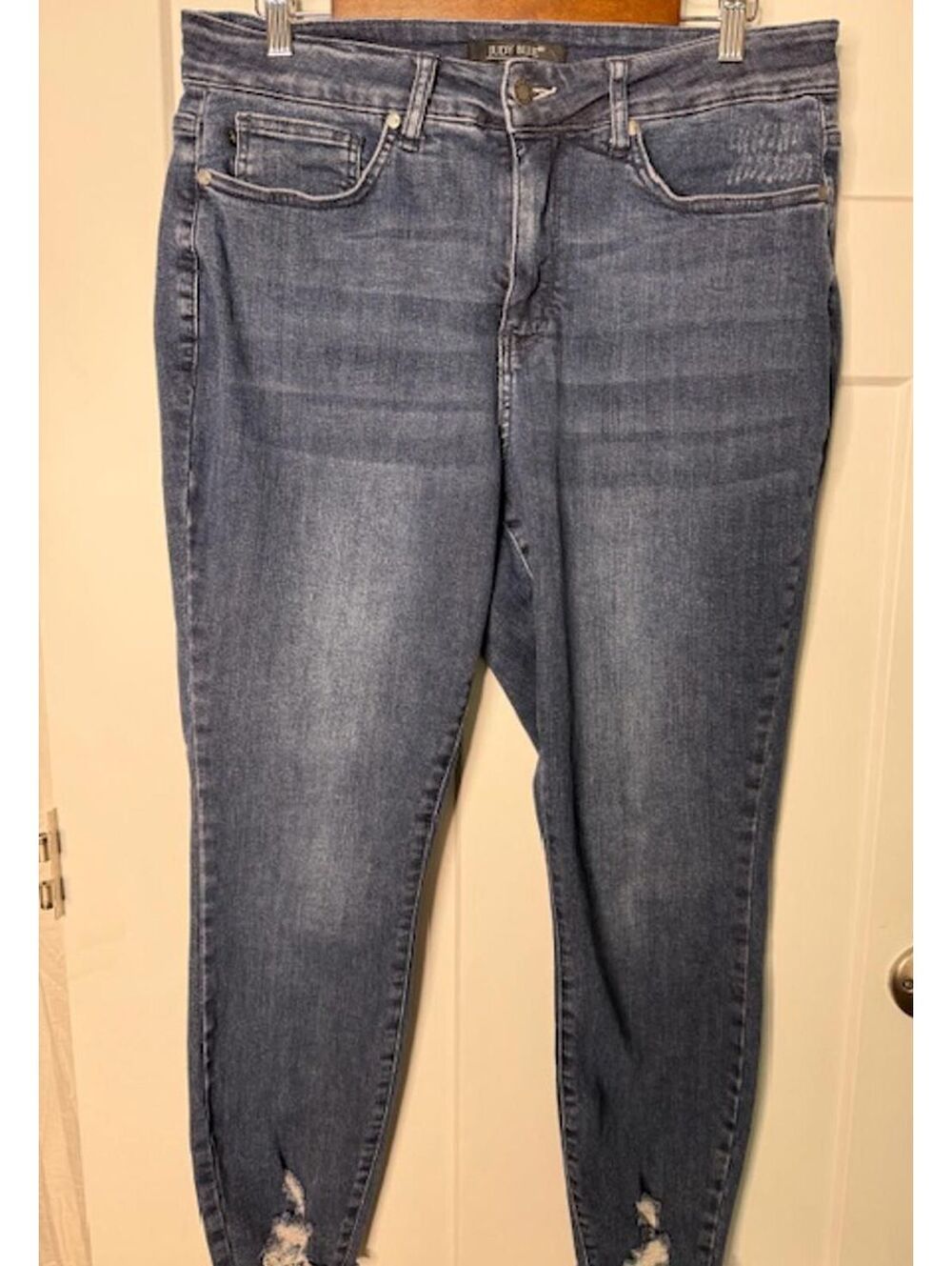 Judy Blue distressed size 14W skinny cropped/ankle length raw hem medium wash